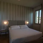 Isola Polvese ホテル 3*