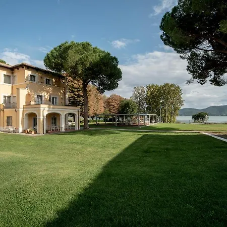 Hotel Isola Polvese 3*