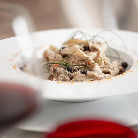 Isola Polvese 酒店