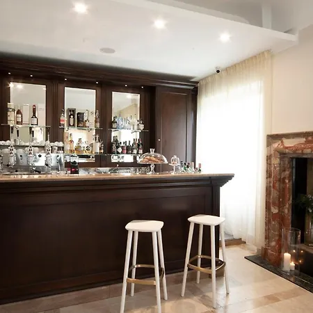 Isola Polvese 酒店