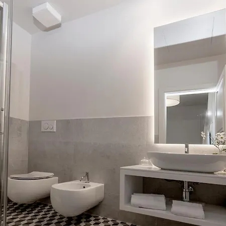 Isola Polvese Hotel