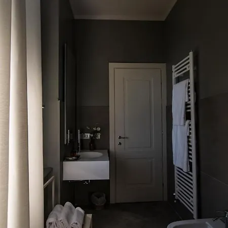 Isola Polvese 酒店