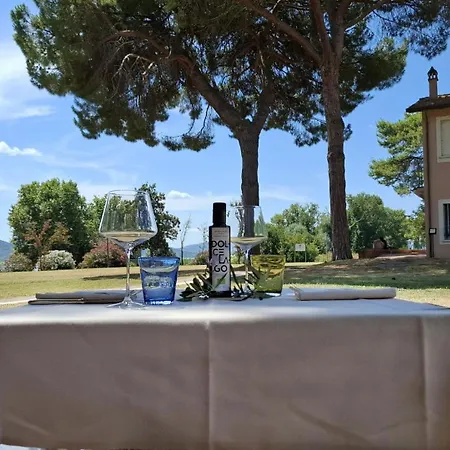 Isola Polvese 酒店