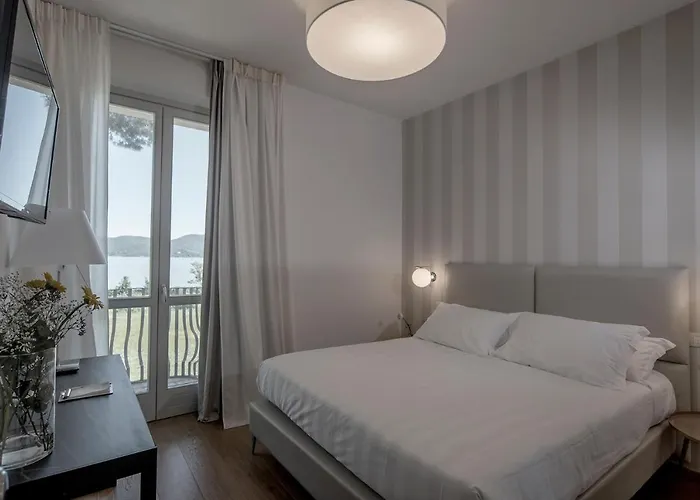 Hotel Isola Polvese 3*