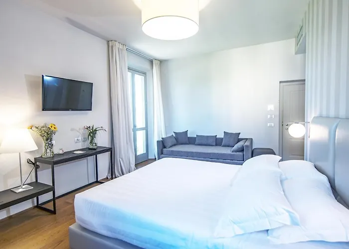 Isola Polvese Hotel 3*